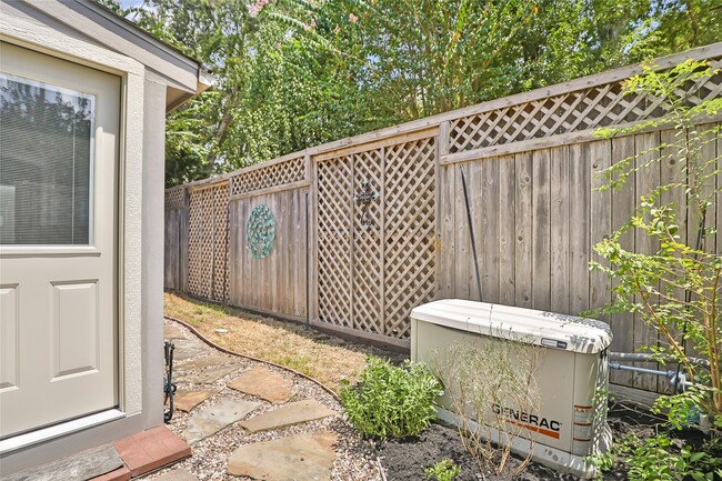 Building Photo - 2330 Summit Way Ct