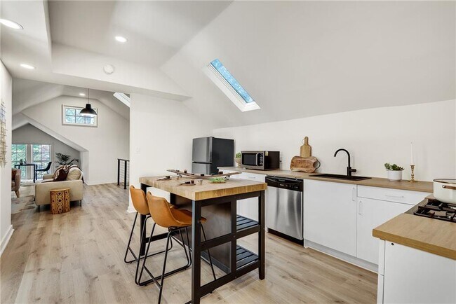 Building Photo - 901 Argonne Ave NE