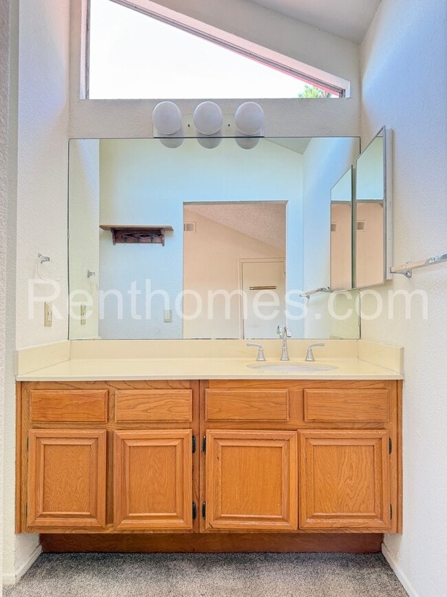 Building Photo - 10515 Carrington Dr