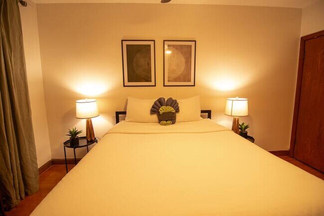 Building Photo - Office