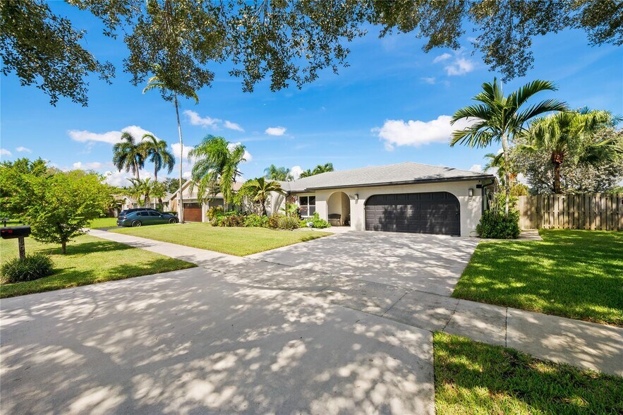 Building Photo - 5031 SW 119th Ave