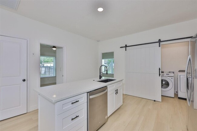 Building Photo - 829 18th St S