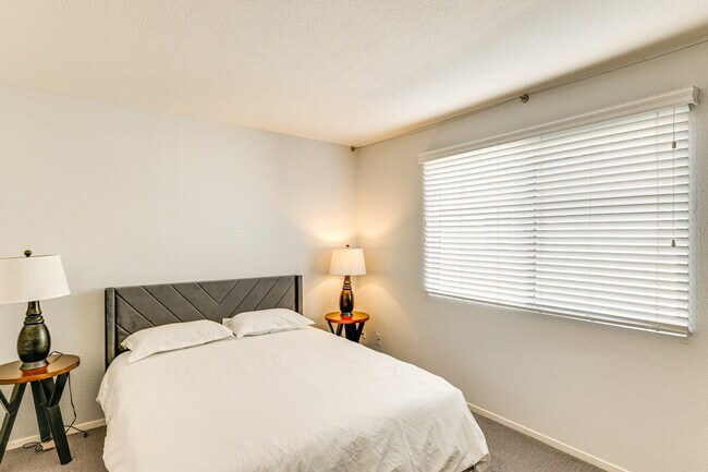 Building Photo - 1015 N Granite Reef Rd