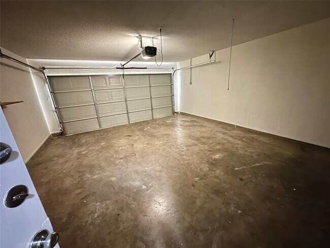 Building Photo - 10400 Broken Shoe Trail