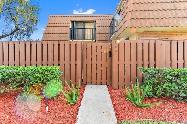 Building Photo - 146 Heritage Way