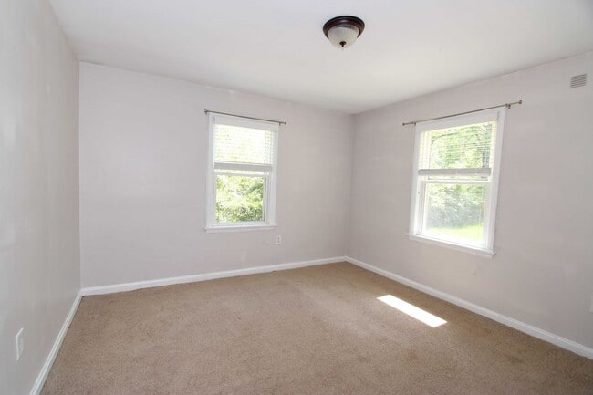 Building Photo - 3 Bed 1 Bath House