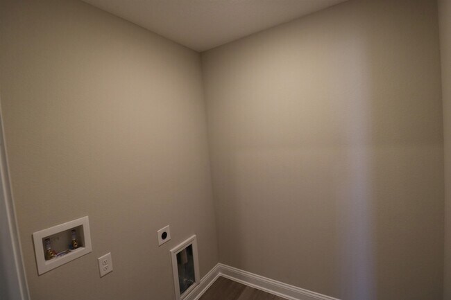 Building Photo - 42 Huesca Ct