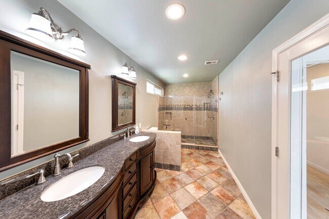 Building Photo - Charming Corner Lot Home on Oversized 10,000 Sq Ft Lot