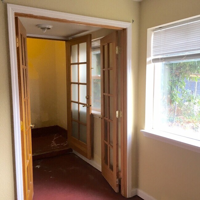 Building Photo - $4900 / 6br - University/ Wallingford House! 6BR/3BTH