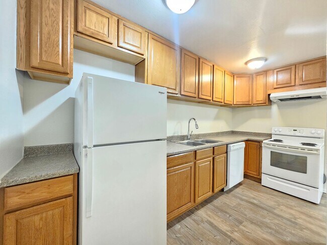 Building Photo - 828 E 11th Ave