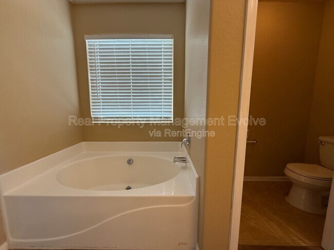 Building Photo - 1526 S 217th Dr