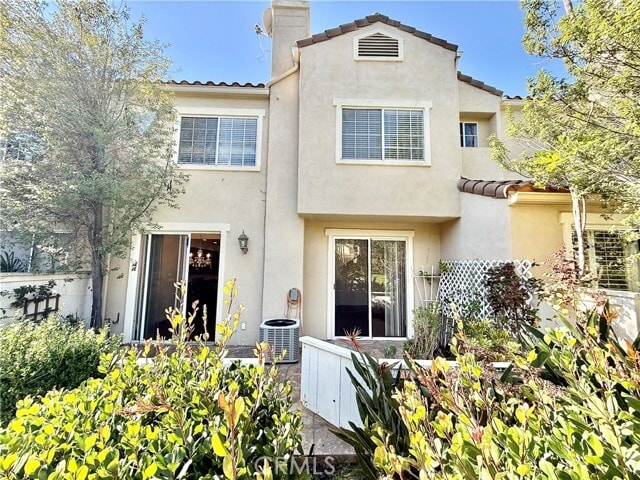 Building Photo - 196 Chandon