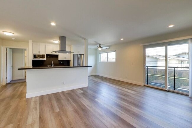 Building Photo - 1662 Hollenbeck Ave