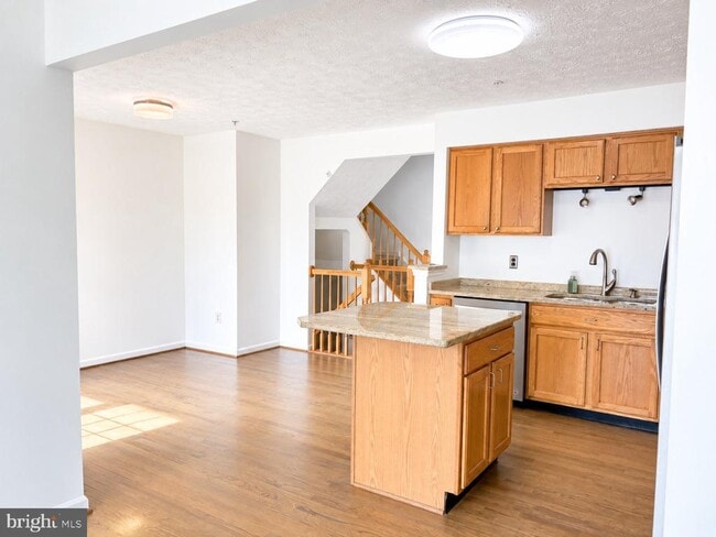 Building Photo - 8720 Thornbrook Dr