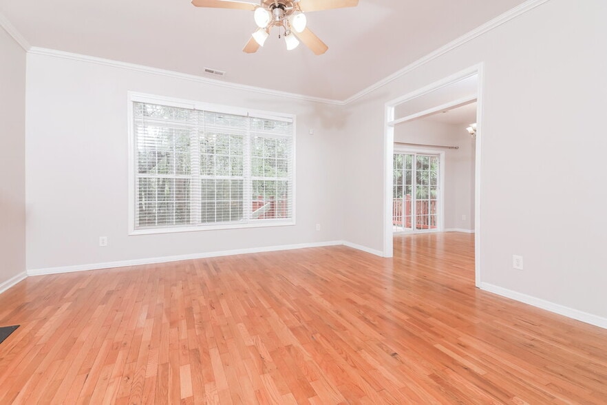 Building Photo - 8173 Rolling Glenn Dr