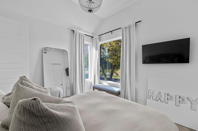 Building Photo - 404 Powell Cir