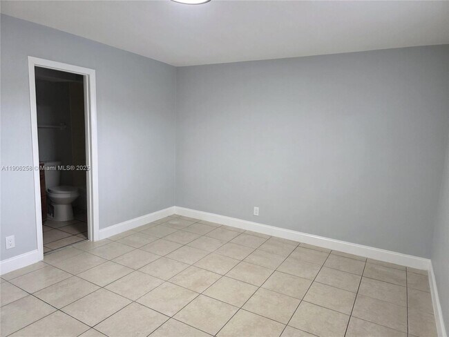 Building Photo - 7910 N Colony Cir