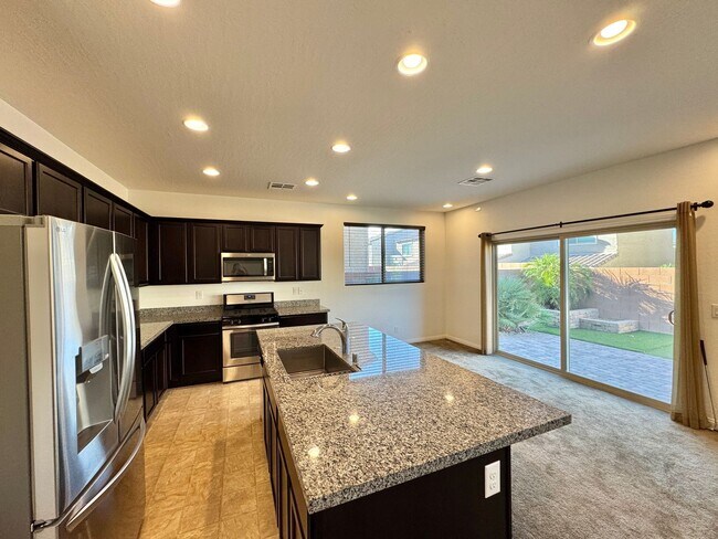 Building Photo - Newer Home with Gated Community Single Fam...