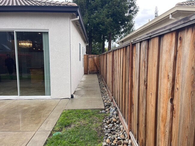 Building Photo - Immaculate 4br Pet Friendly Home in Morada