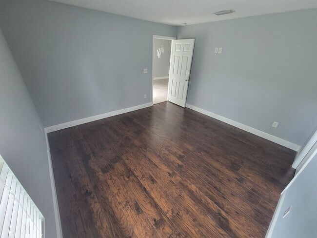 Building Photo - Beautiful Home near Busch Gardens!