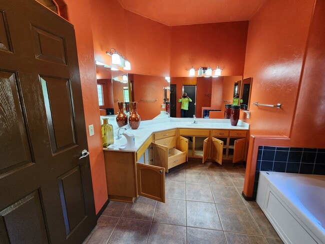 Building Photo - large home in douglas with guest house 1050 Rochine Rd