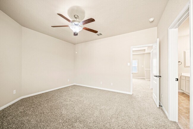 Building Photo - 4 BEDROOM FOR RENT- SEPARATE LIVING AREA - OFFICE