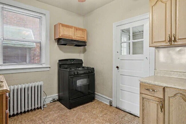 Building Photo - 5335 Willows Ave