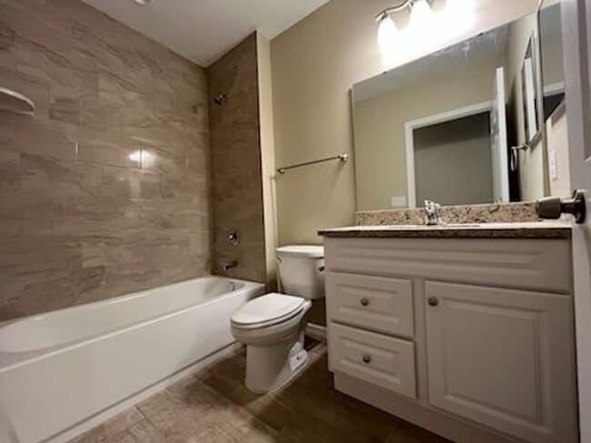 Building Photo - 3 Bed 2 Bath