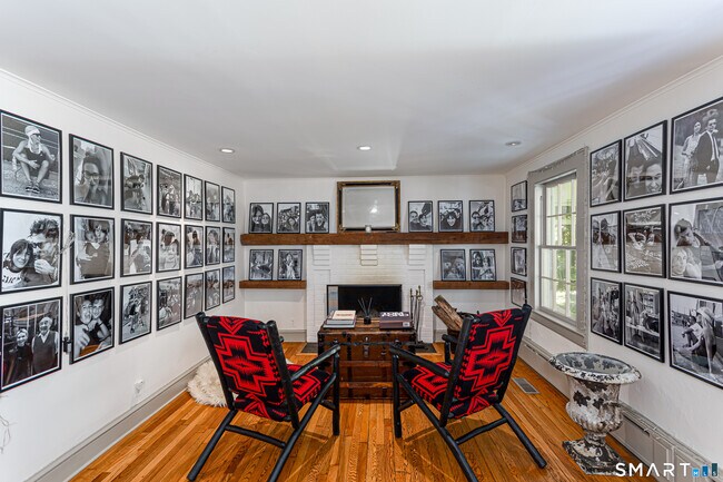 Building Photo - 896 Westport Rd