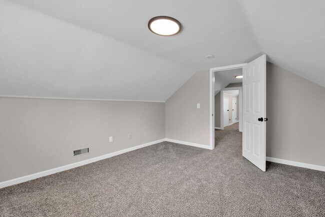 Building Photo - 4 bedrooms $2150