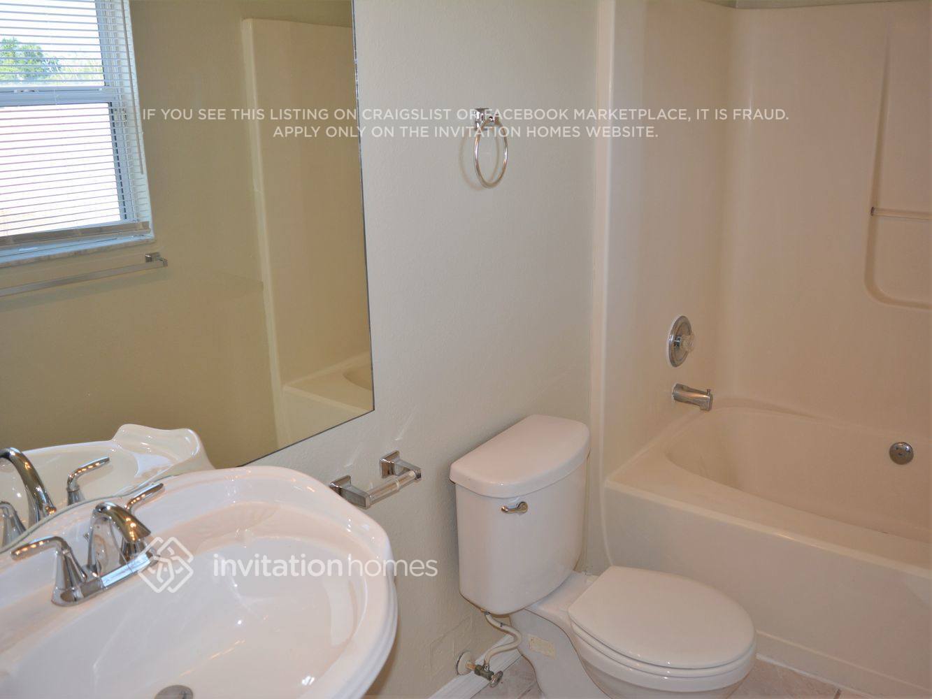 Building Photo - 9624 Hollyhill Dr