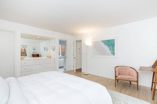 Building Photo - 94 3 Mile Harbor Hc Rd