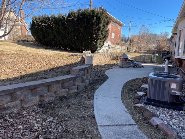 Building Photo - Aksarben Tudor For Rent