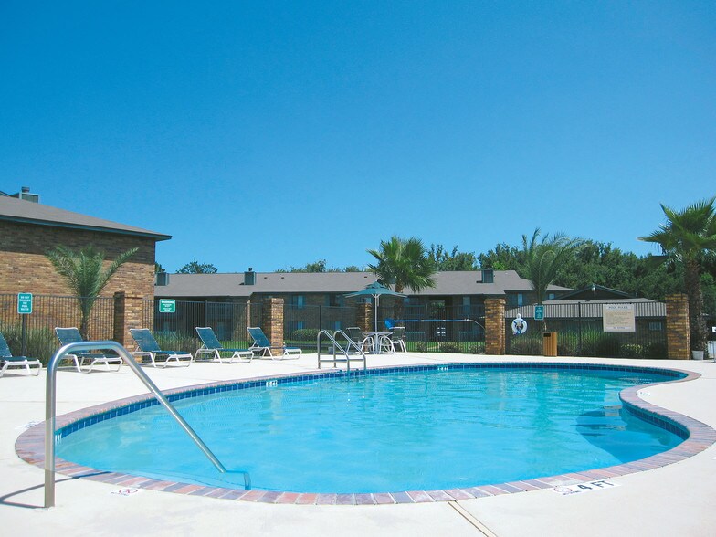Sandalwood Apartments 6501 W Highway 98 Pensacola FL 32506