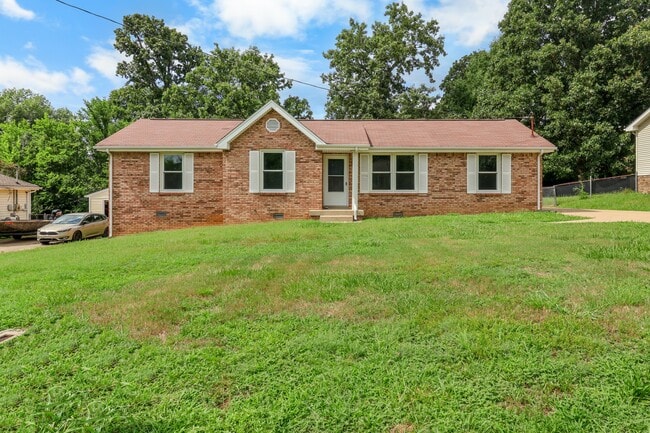 Building Photo - 931 Poppy Dr