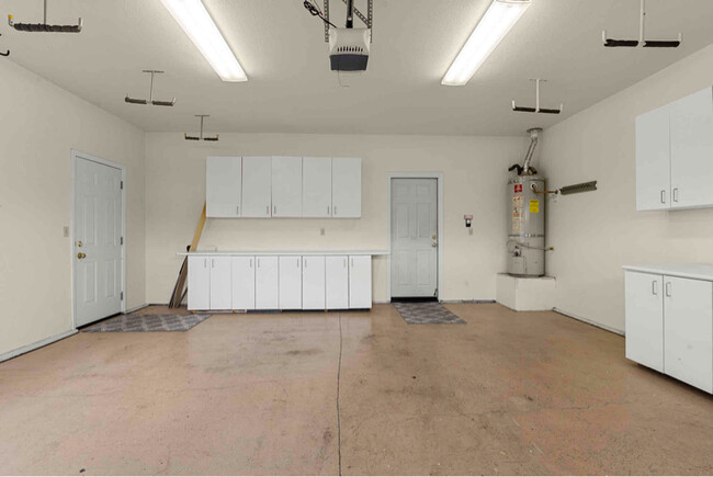 Building Photo - 1570 Rue Francais