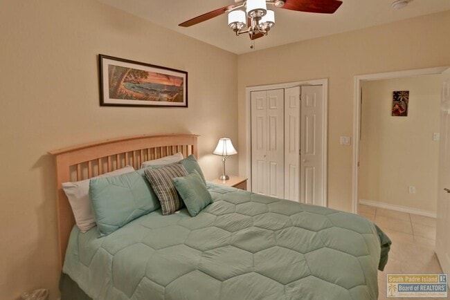 Building Photo - 102 E Capricorn Dr