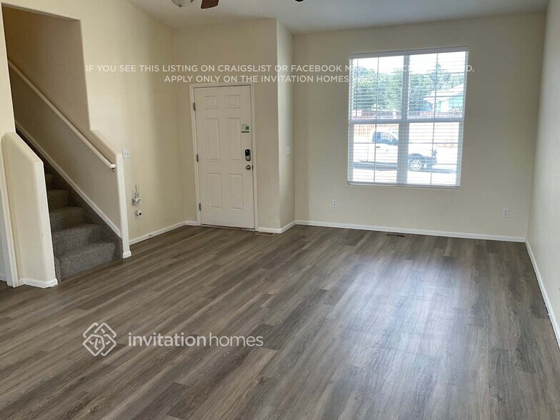 Building Photo - 1245 Legend Oak Dr