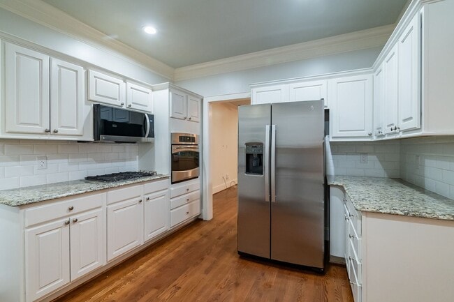 Building Photo - Spacious charmer in the heart of Dilworth ...