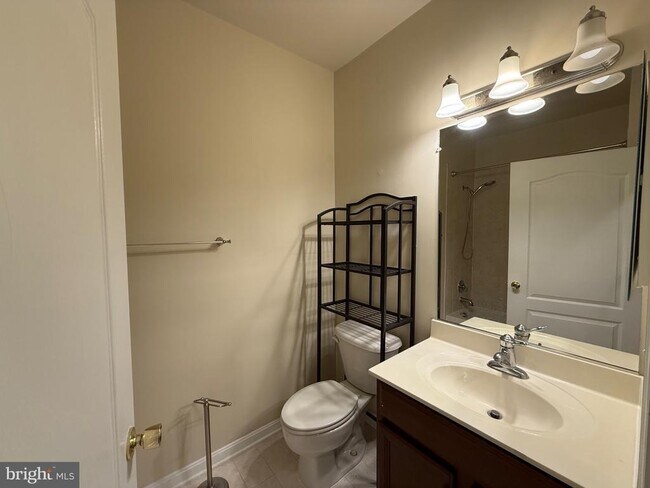 Building Photo - 9720 Holmes Pl