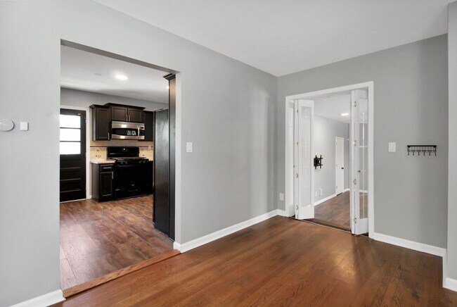 Building Photo - 3 bedroom 2 bath home in a great area filled with tons of extras you will LOVE!