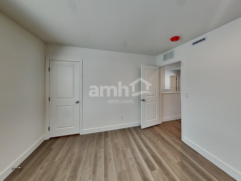 Building Photo - 10536 Lagaspi Dr