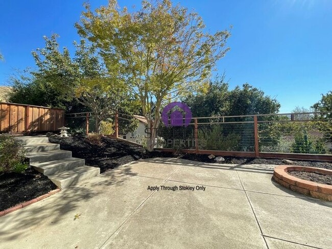 Building Photo - 2133 Bluerock Cir