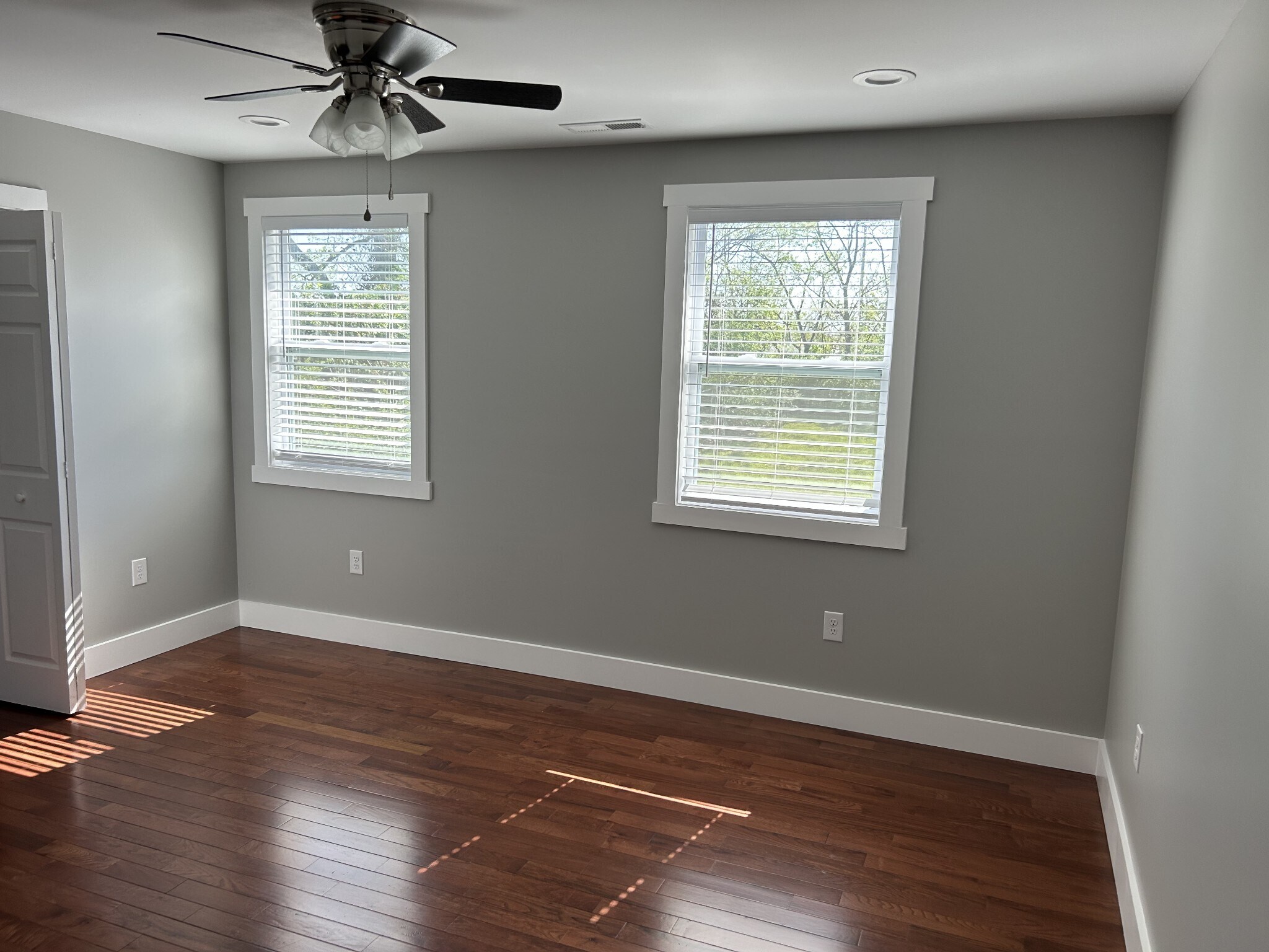 Building Photo - 2611 Lakevilla Dr