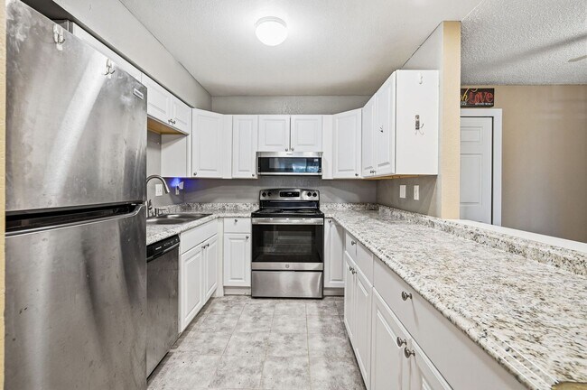 Building Photo - Move in Ready 2bed 2bath in Cherry Creek Schools