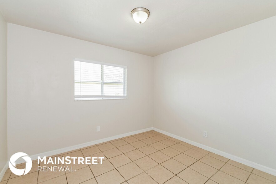 Building Photo - 1610 NE 43rd Terrace