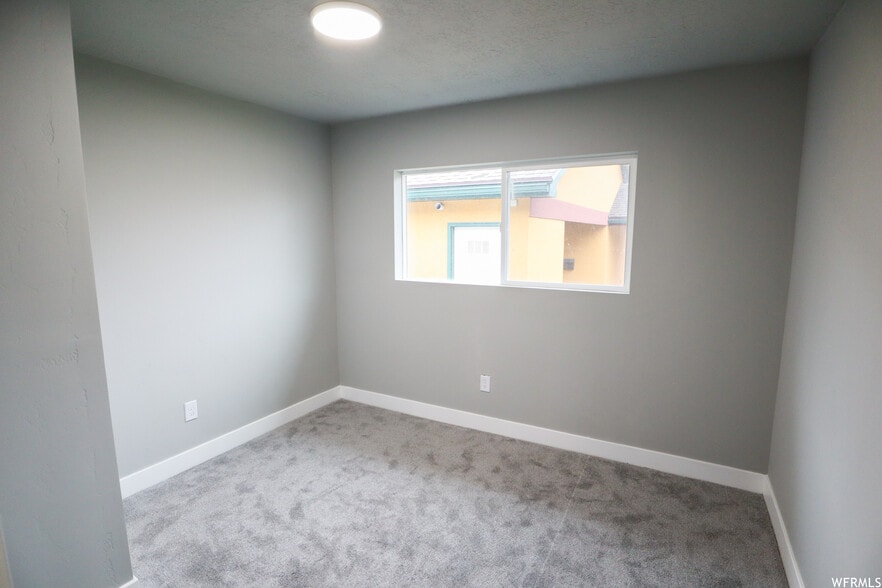 Building Photo - 948 E Atkin Ave