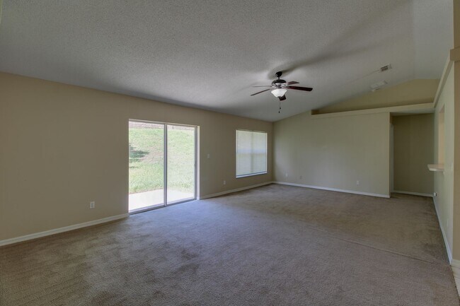 Building Photo - 13118 Pinyon Dr
