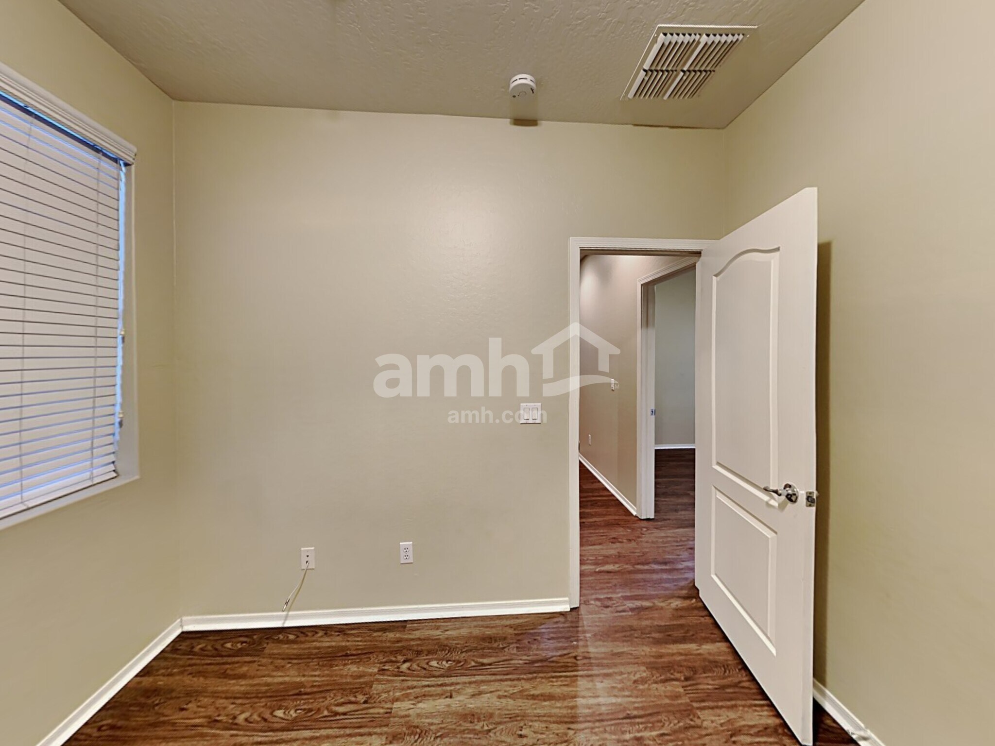 Building Photo - 3860 E Flower St