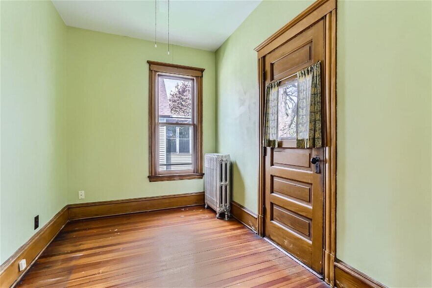 Building Photo - 1814 13th Ave S